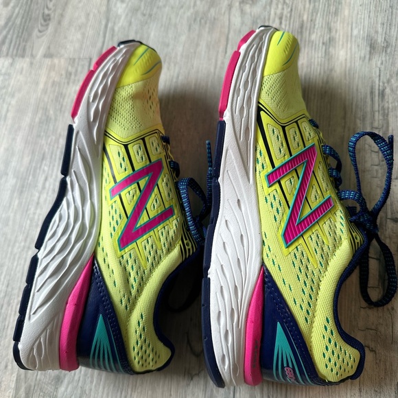 NWOT New Balance Sneakers - Picture 9 of 12